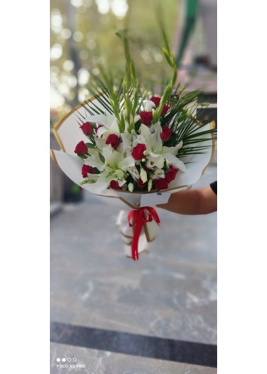 LİLYUM VE 15 ADET GÜL BUKETİ